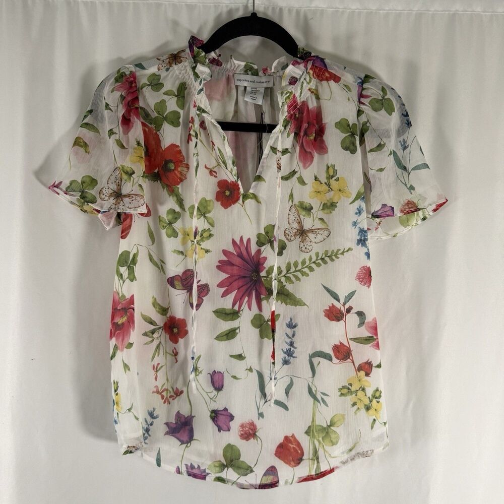 New Cupcakes & Cashmere Blouse Women's XS White Red Floral Vneck Lightweight